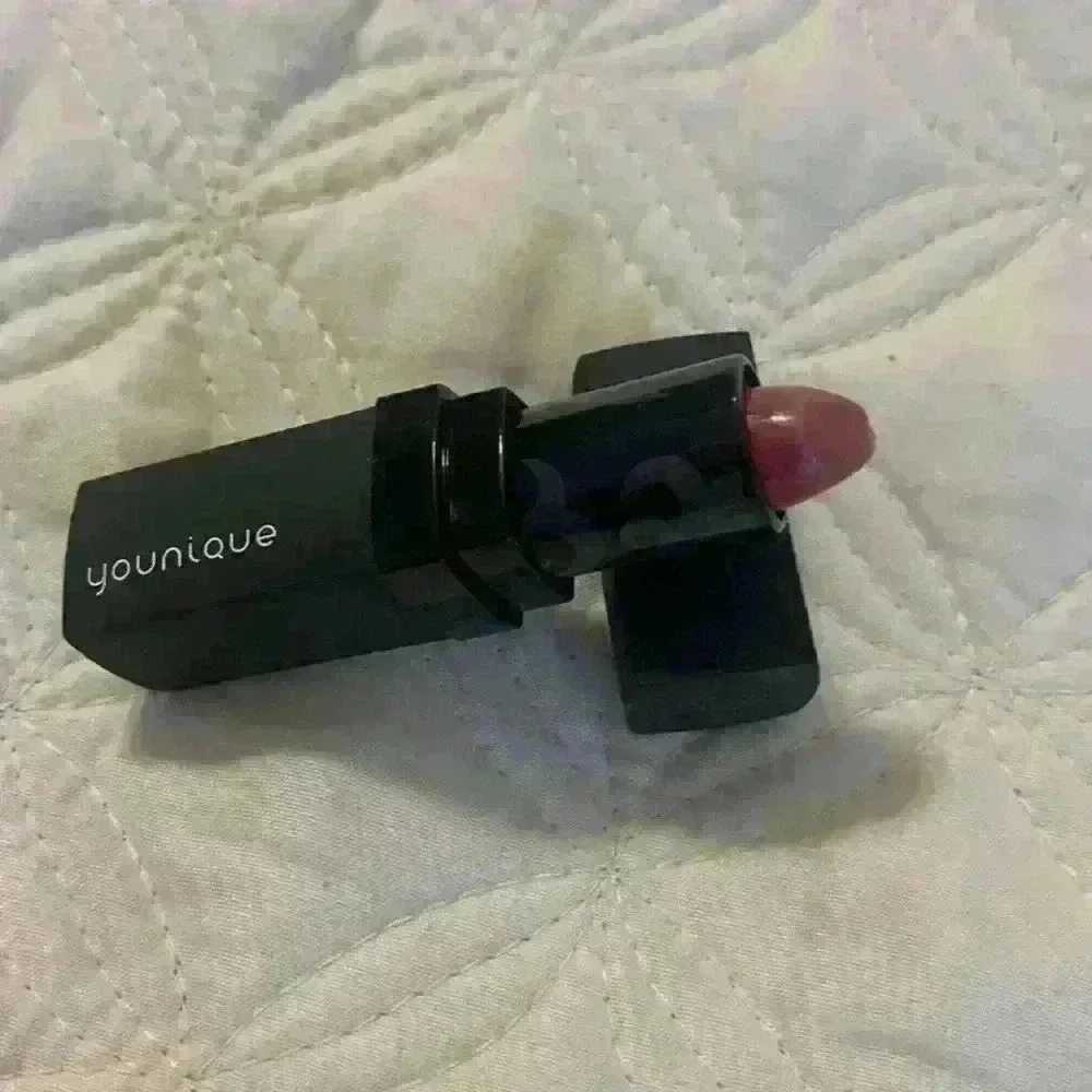 NWT LIPSTICK YOUNIQUE